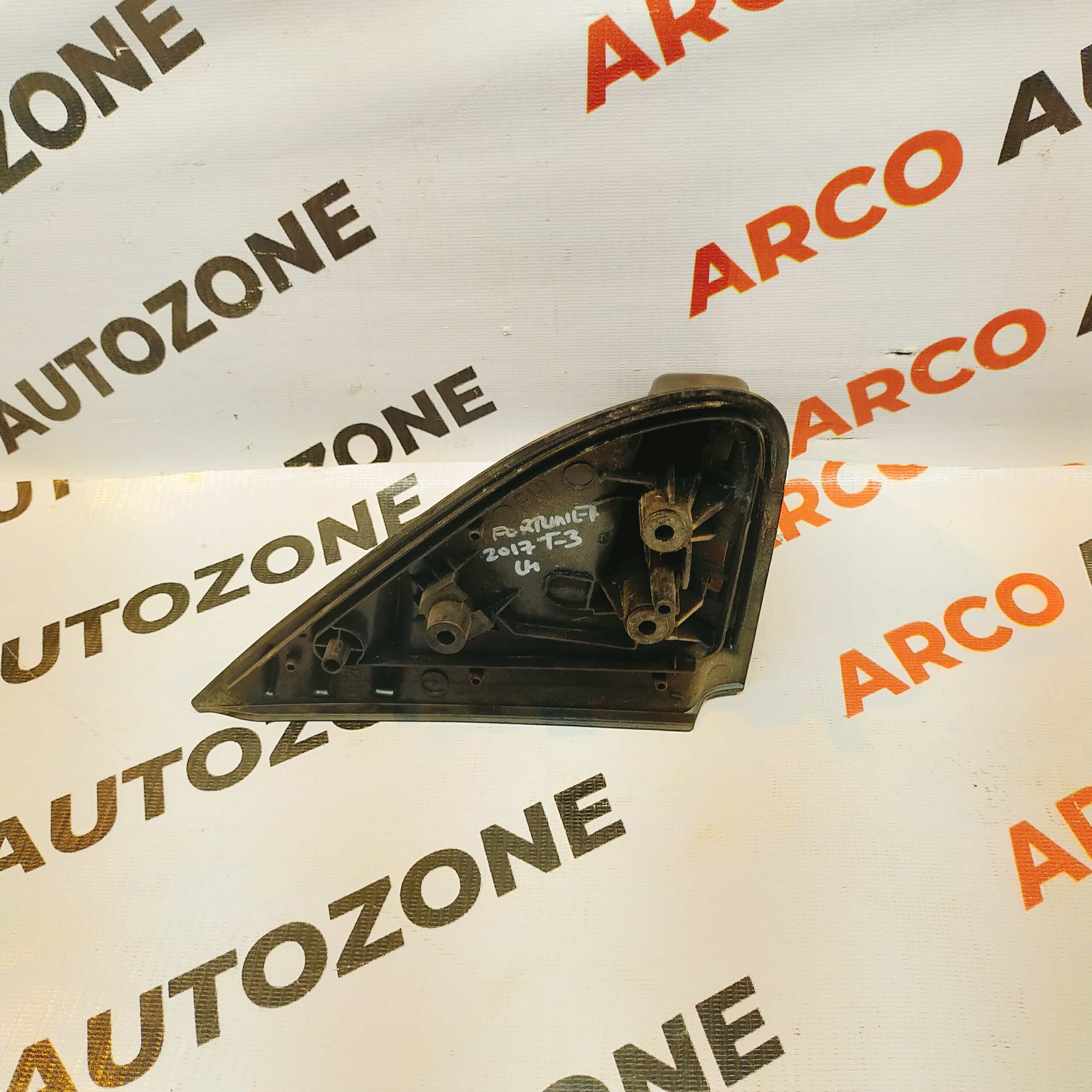 SIDE GLASS BRACKET FORTUNER 2018 LH