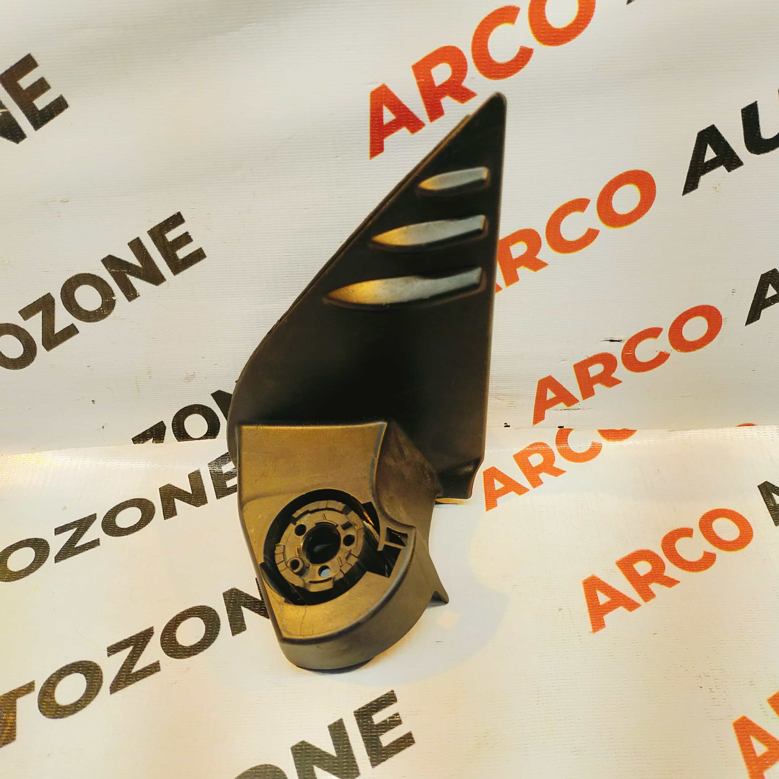 SIDE GLASS BRACKET FORTUNER 2018 RH