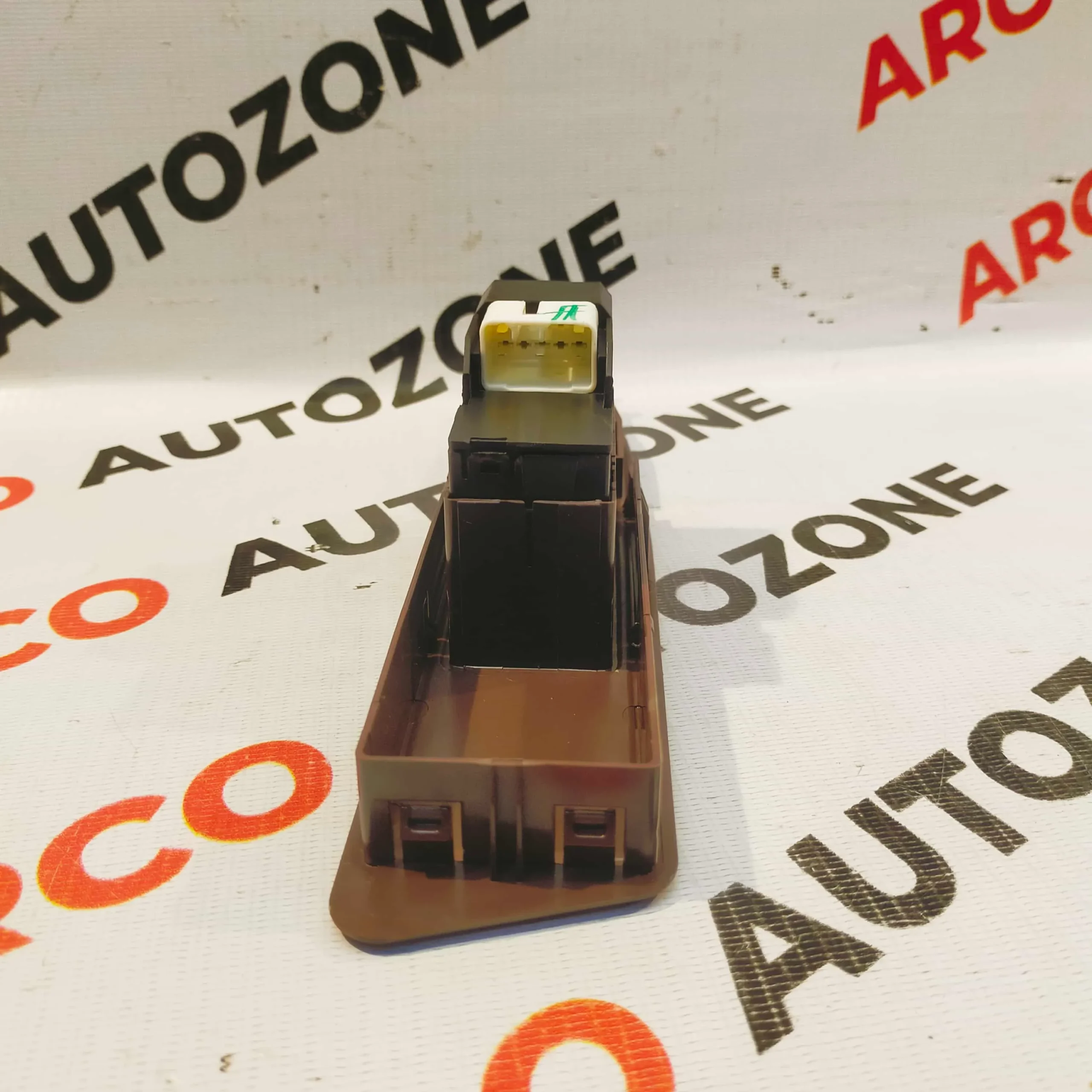 PW SWITCH SINGLE XUV500 RR LH RR RH BLACK MINDA S22143