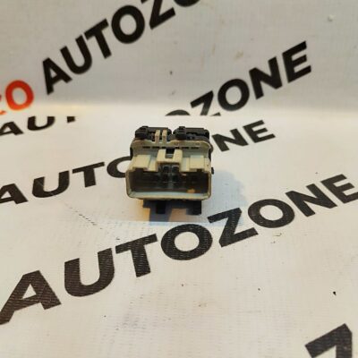 PW SWITCH MAIN DUSTER WHITE 2DOOR REAR