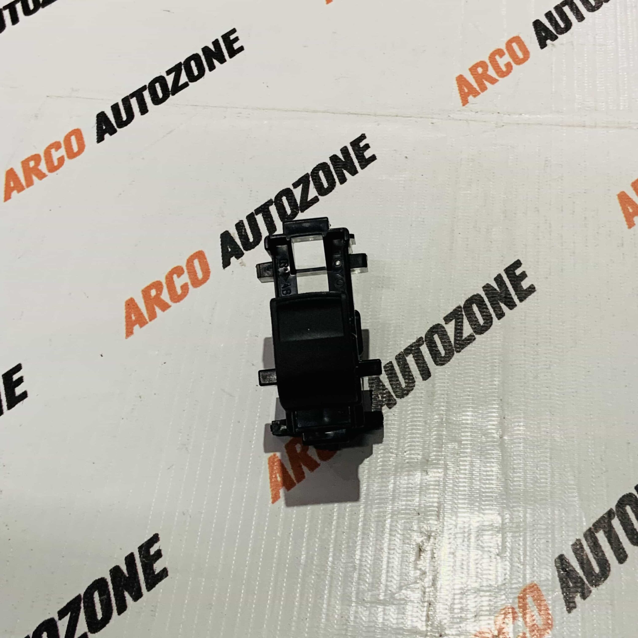 PW SWITCH SINGLE ETIOS LIVA LH