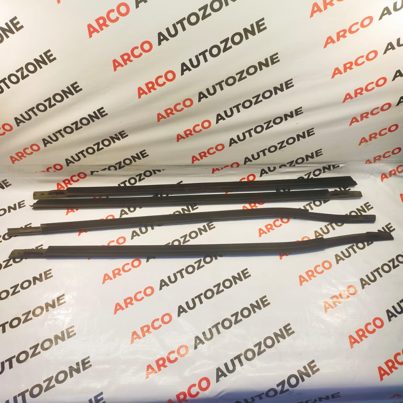 OUTER GARNISH XUV500 CHROME