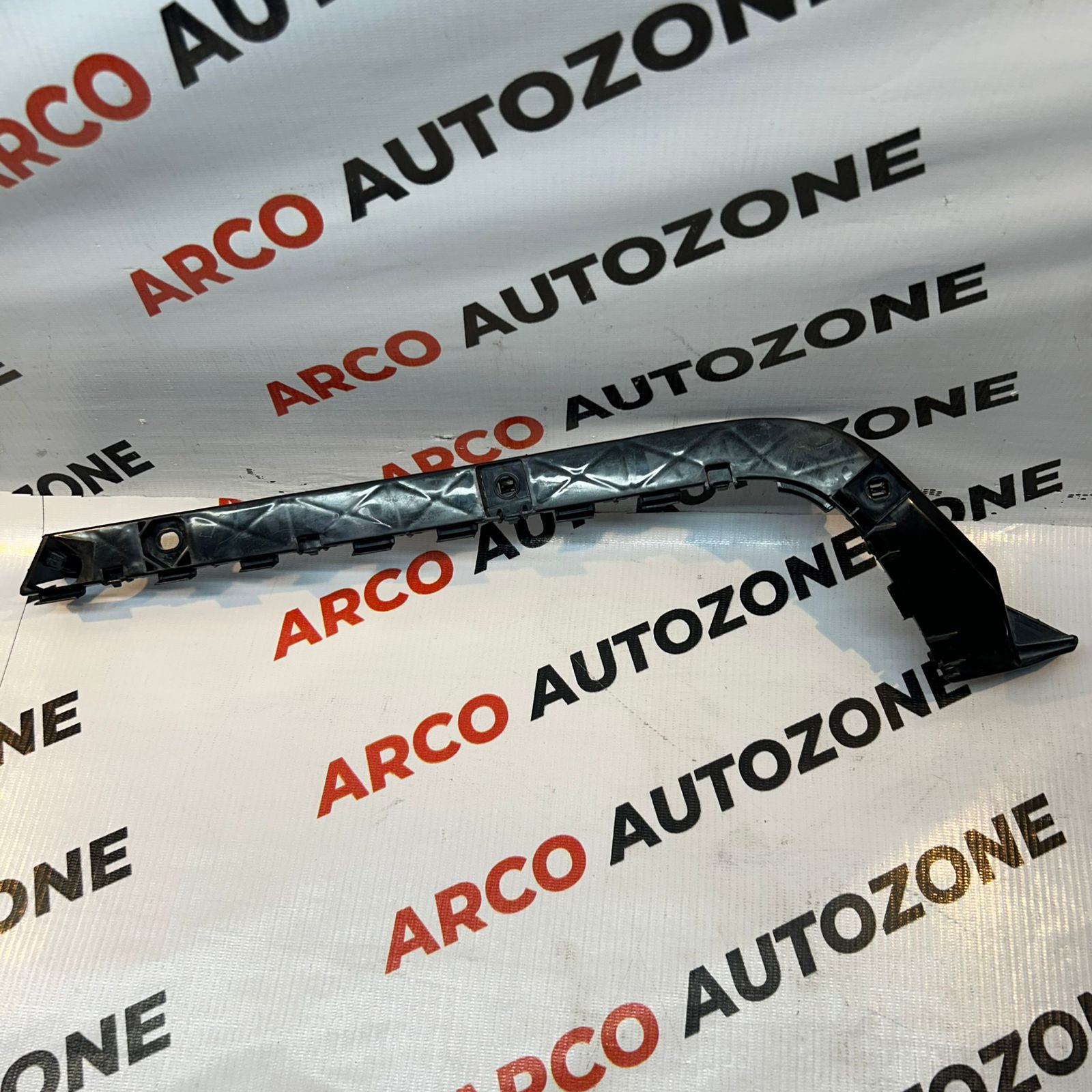 RR BUMPER BKT INNOVA RH ACCU TYDINARBBR