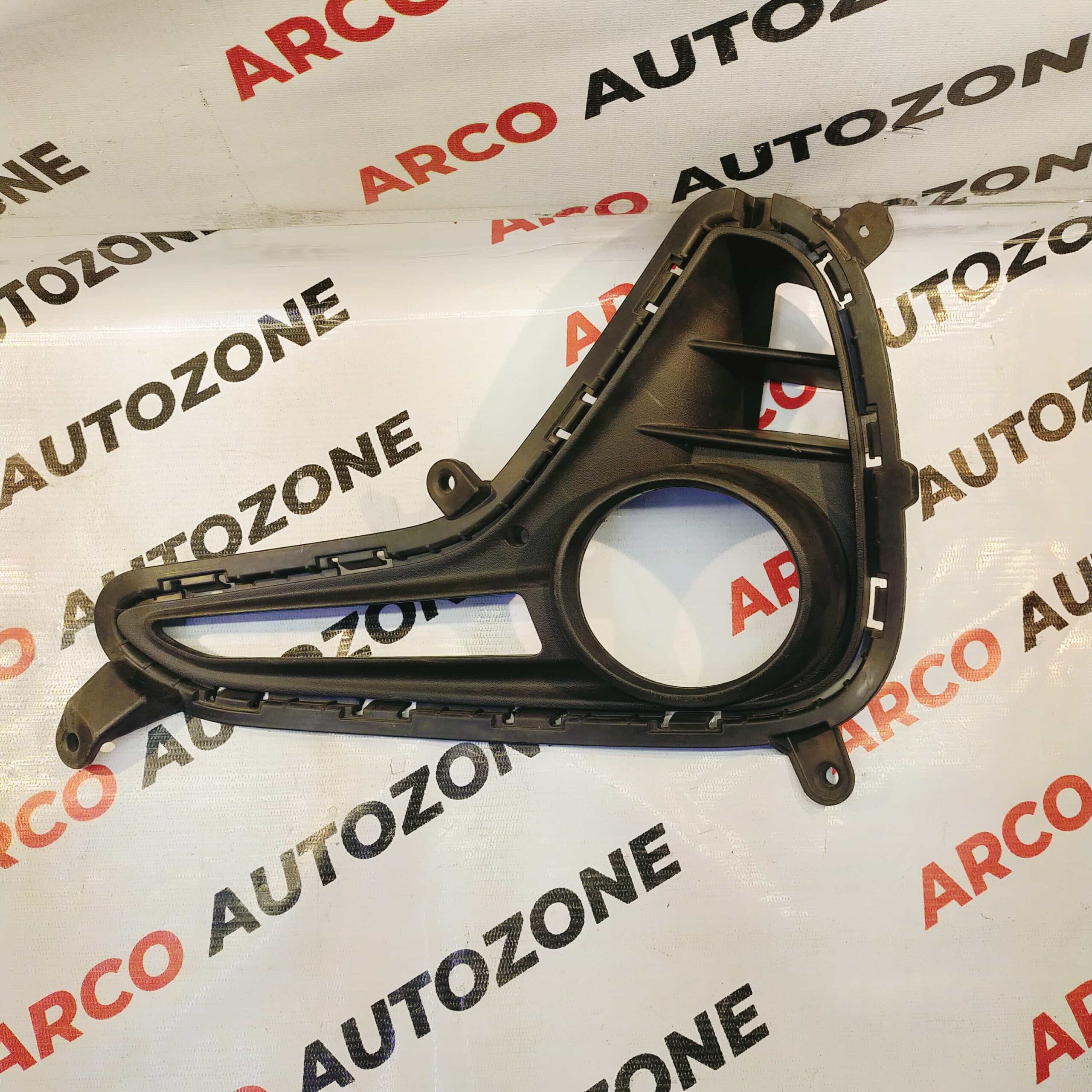 FOG LAMP CVR GRAND T2 LH HYU 86527B4500