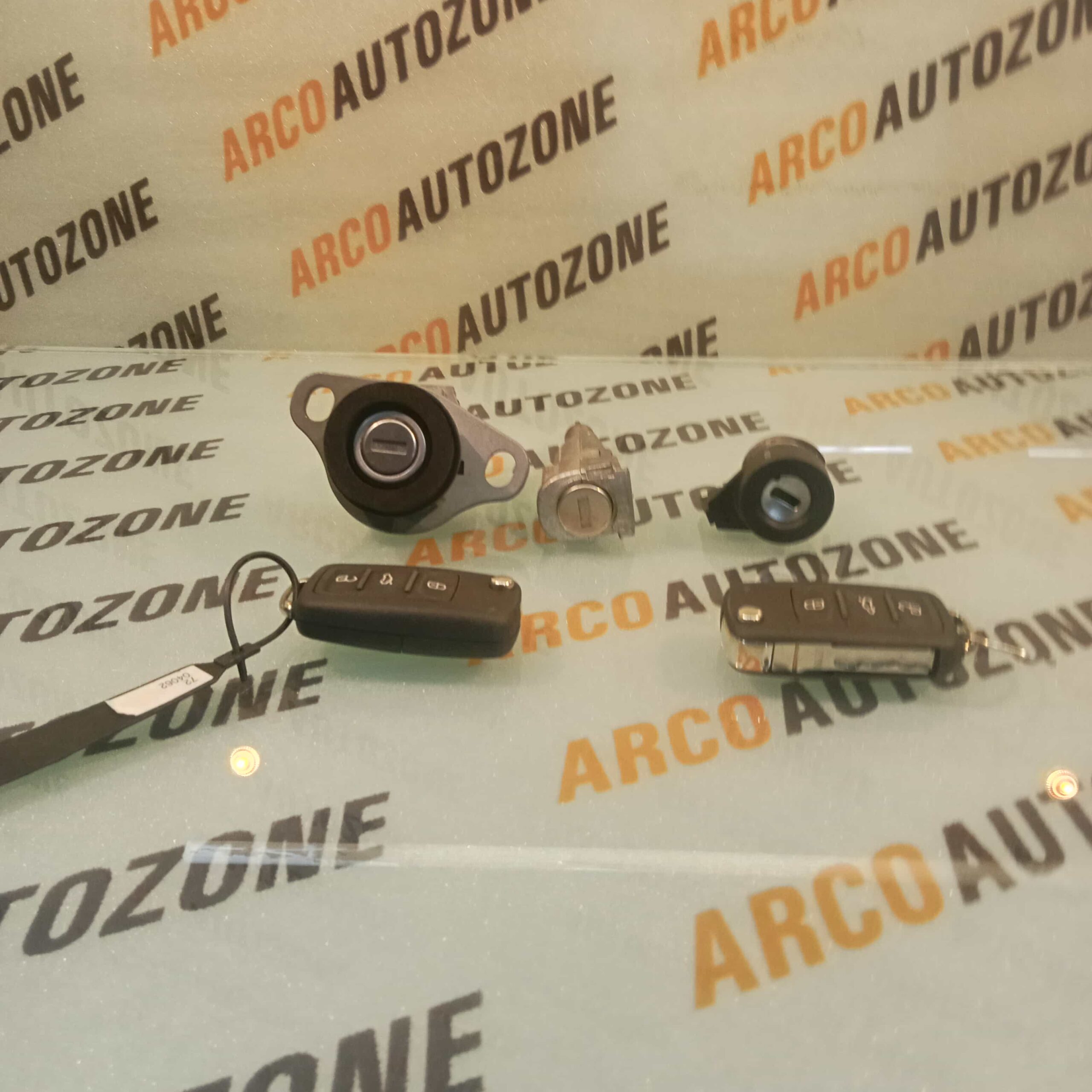 LOCK SET POLO VW 5K0959753