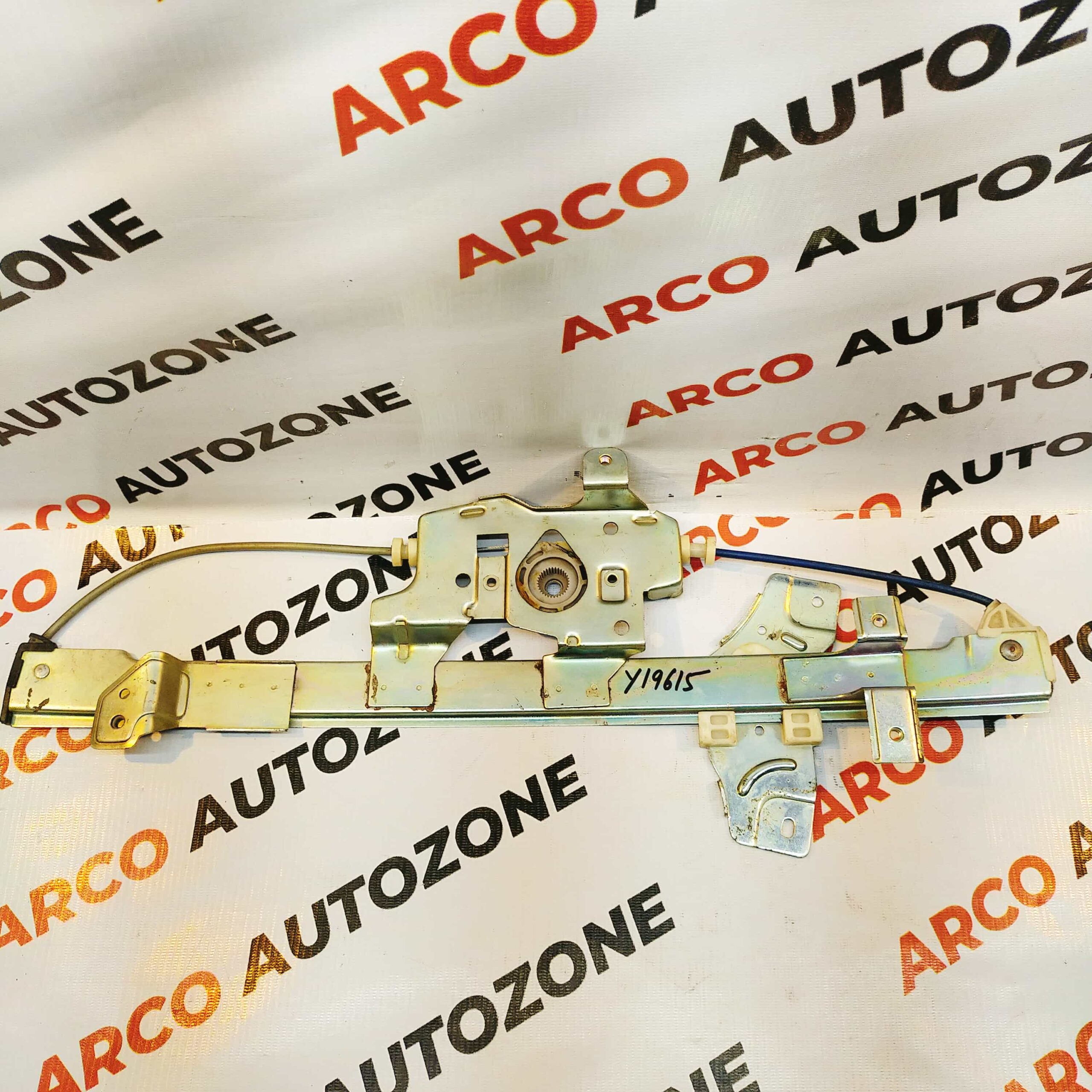 GLASS MACHINE FIESTA T2 FR LH WO MOT GAPS