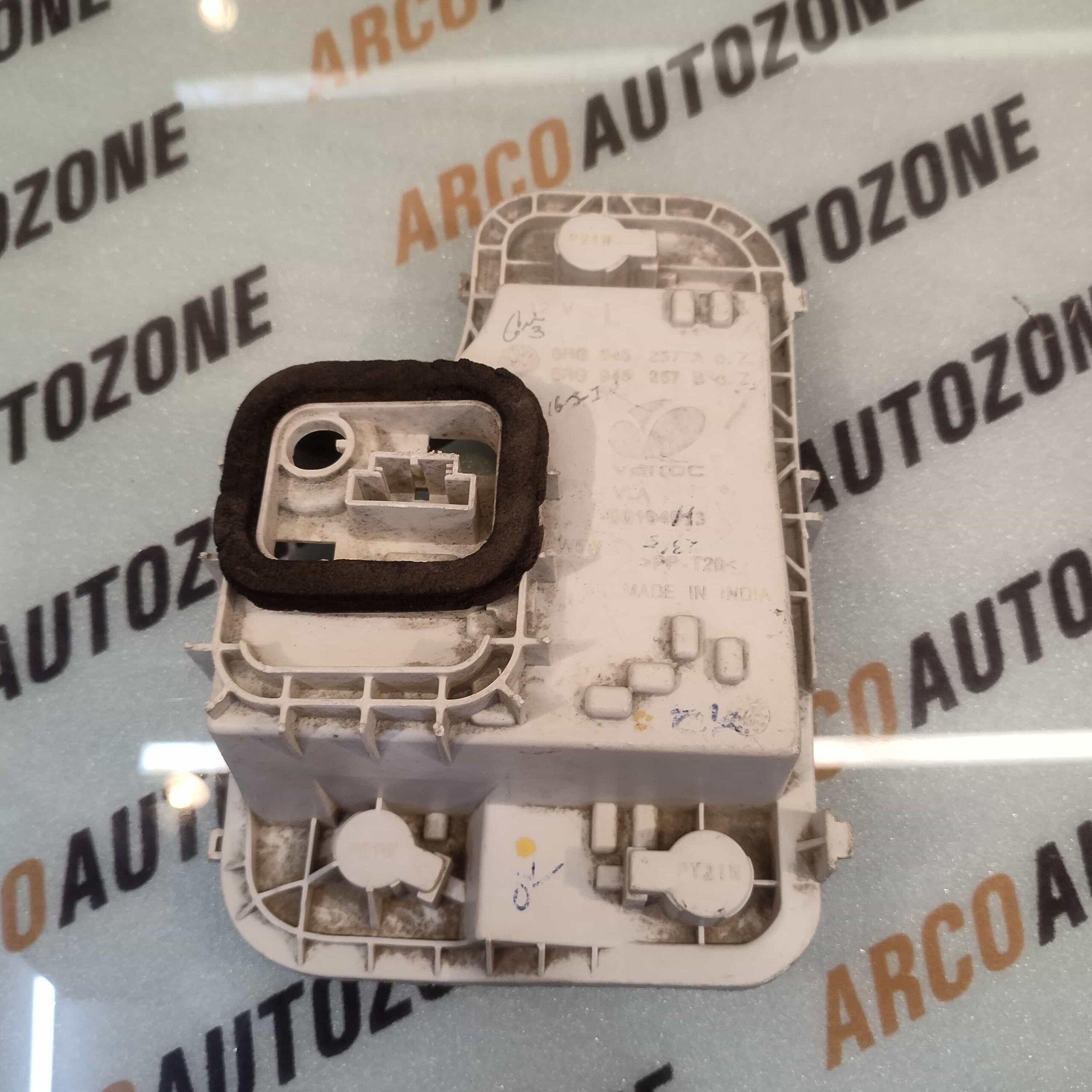 TAIL LIGHT HOLDER POLO T2 LH