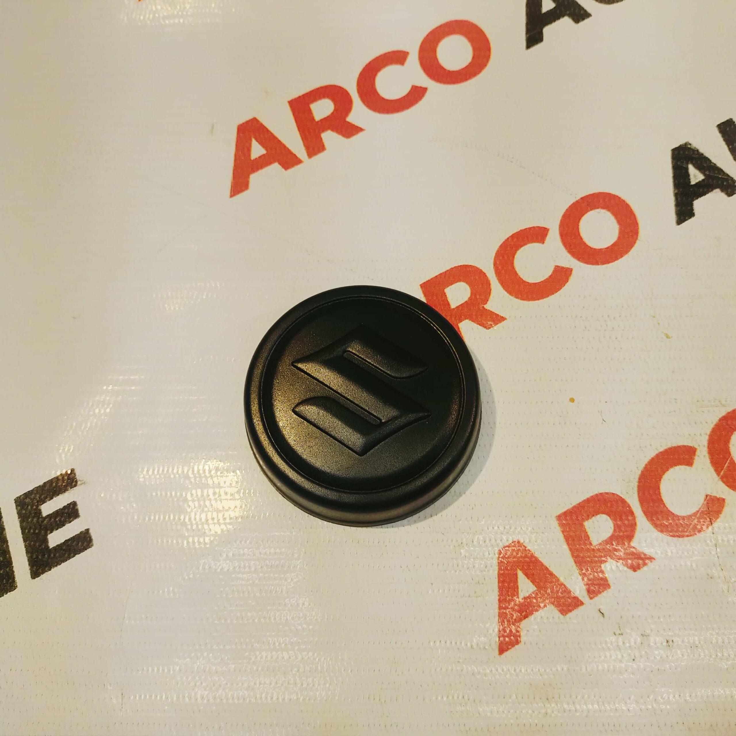 WHEEL CAP SWIFT SMALL BLACK MGP