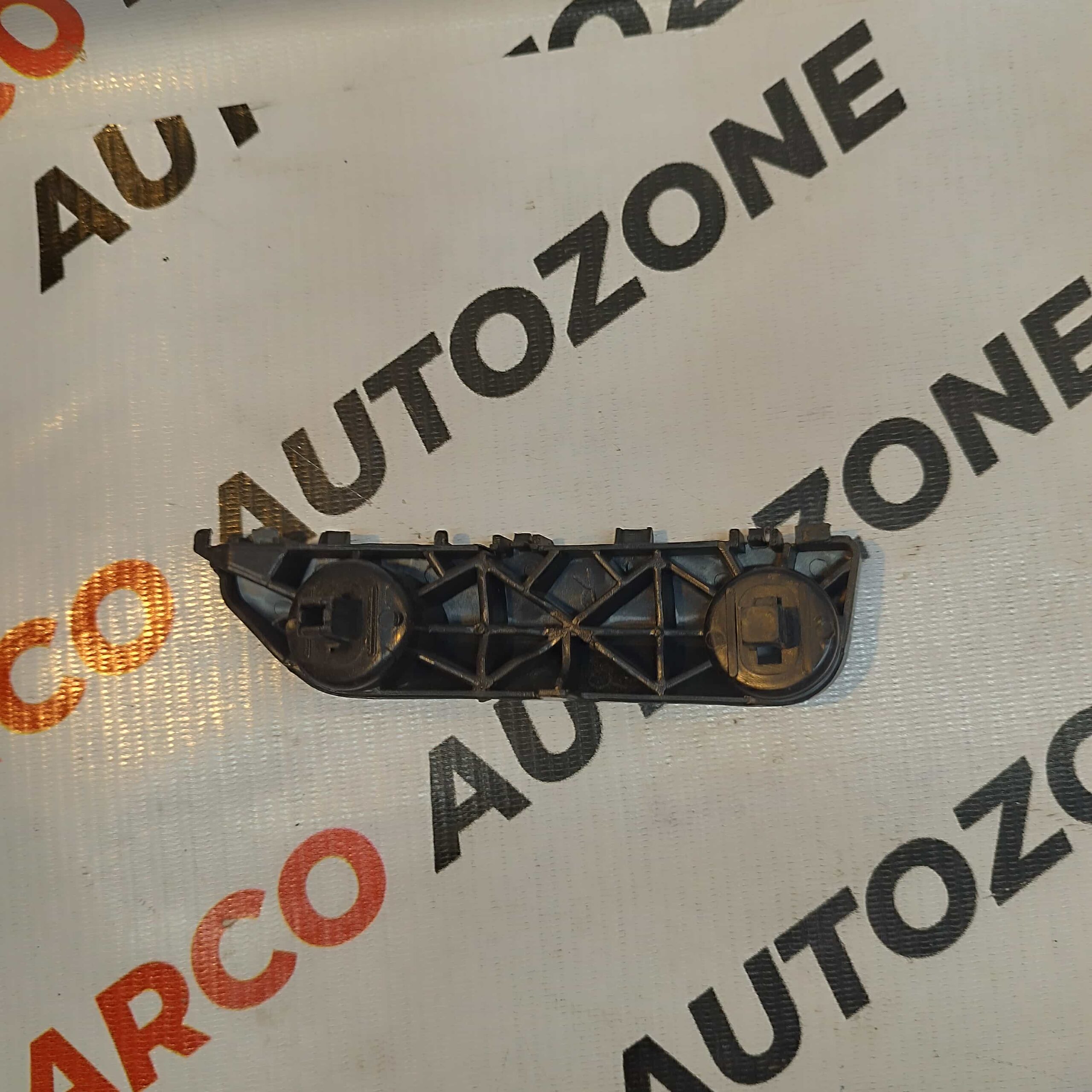 RR BUMPER BKT DUSTER T1 RH