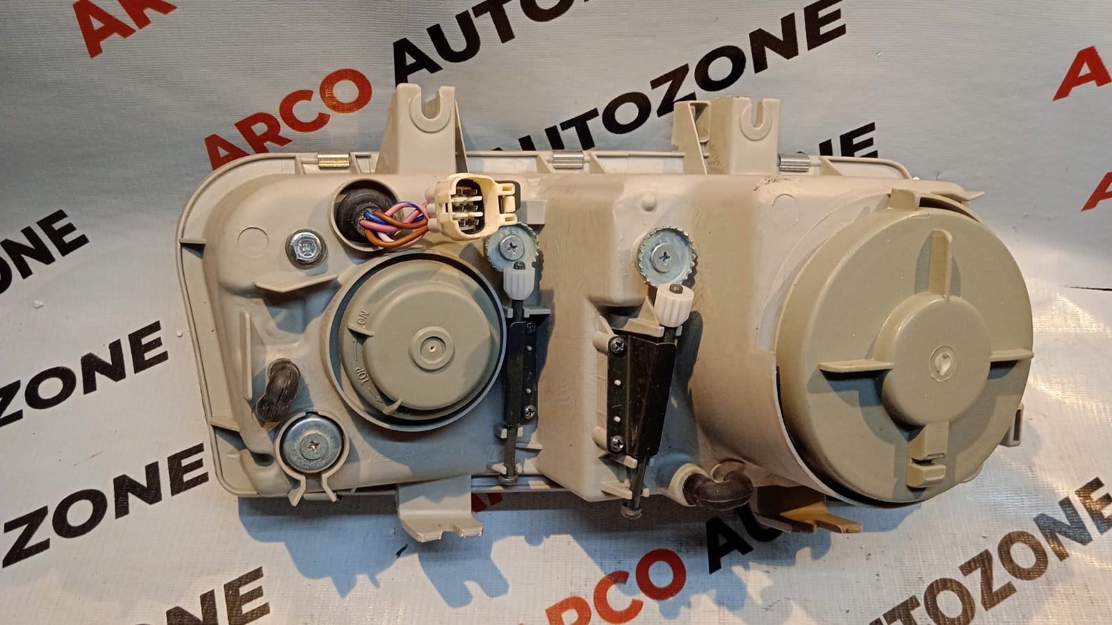 HEAD LIGHT SAFARI OLD LH LUM012HLAL