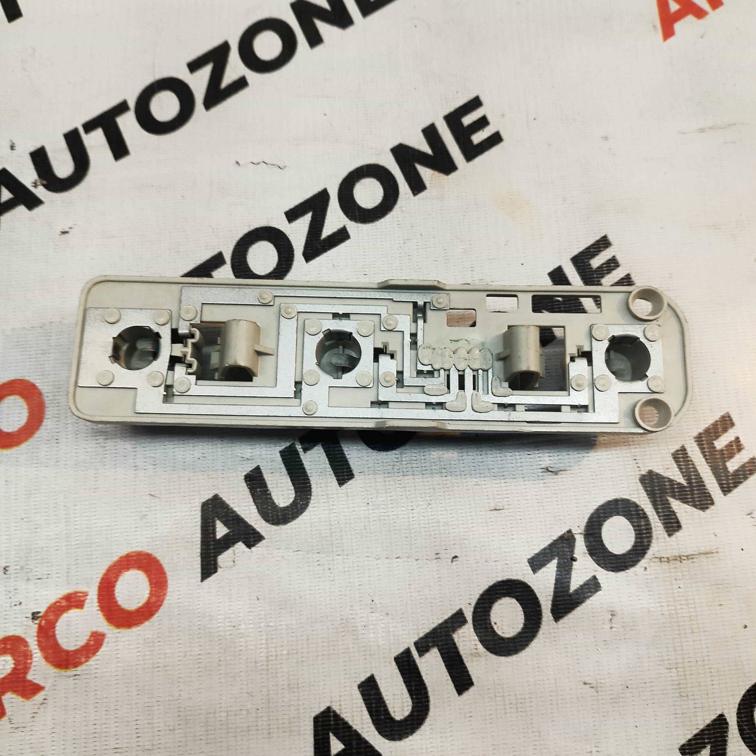 TAIL LIGHT HOLDER MICRA NISSAN 89098574